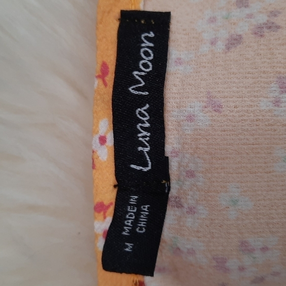 Ditzy Yellow Floral Puff Sleeve Boho Crop Blouse - Picture 3 of 4